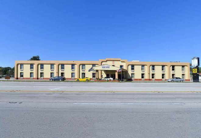 Travelodge By Wyndham Winter Haven Image