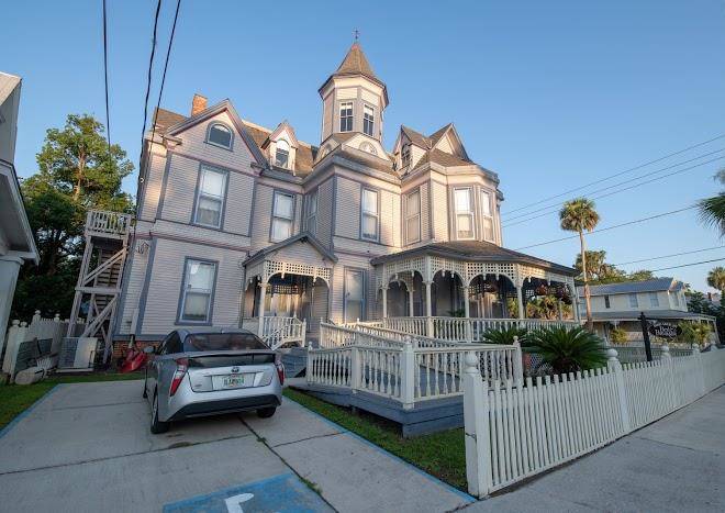 Grand gables inn