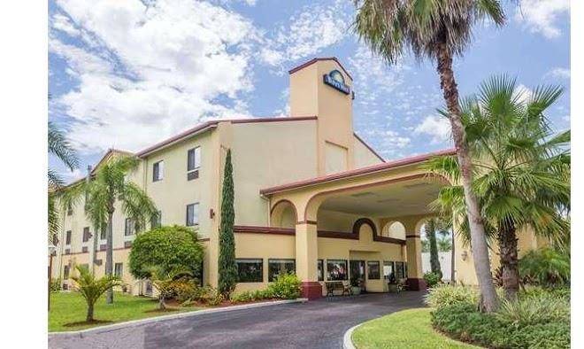 Days Inn By Wyndham Sarasota Siesta Key Image