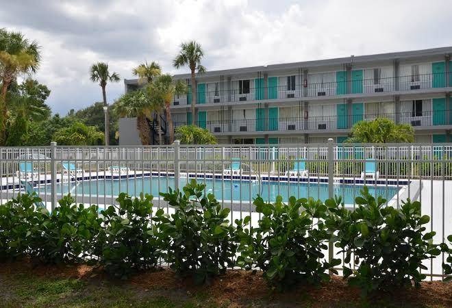 Remington inn & suites