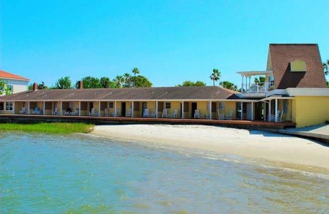 Edgewater inn