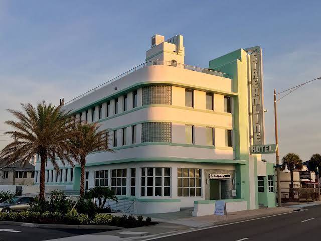 Streamline hotel