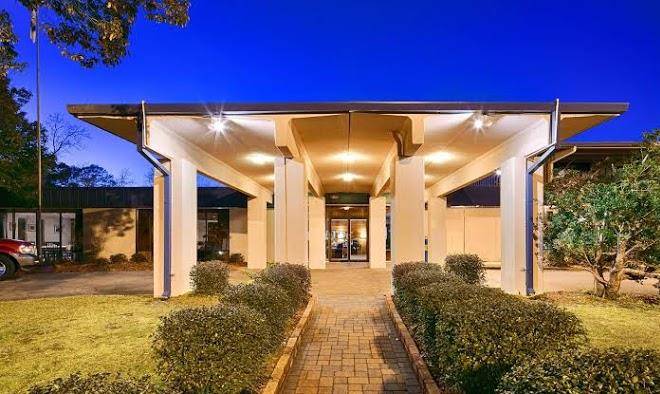 Best western crossroads inn