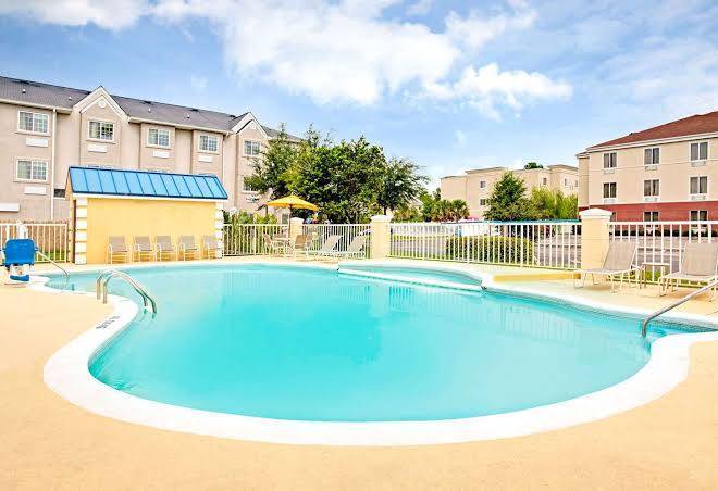 Days Inn By Wyndham Kingsland Ga Image