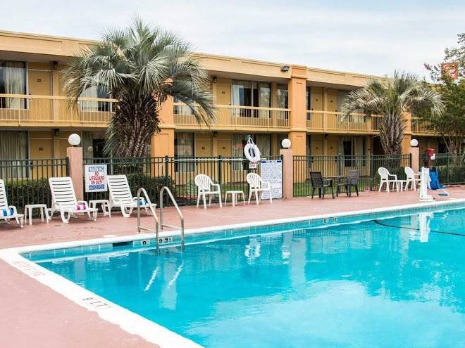 Econo lodge savannah south