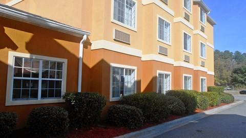 Red Roof PLUS+ & Suites Savannah I-95