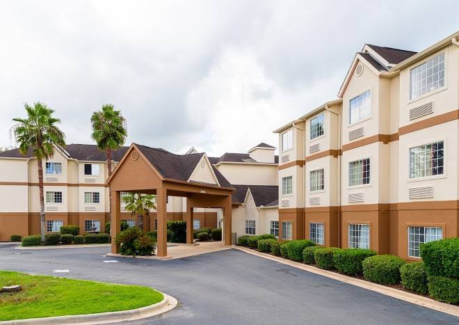 Red Roof Plus+ & Suites Savannah I 95 Image