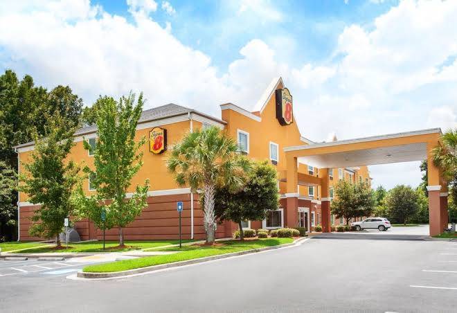 Super 8 by wyndham savannah