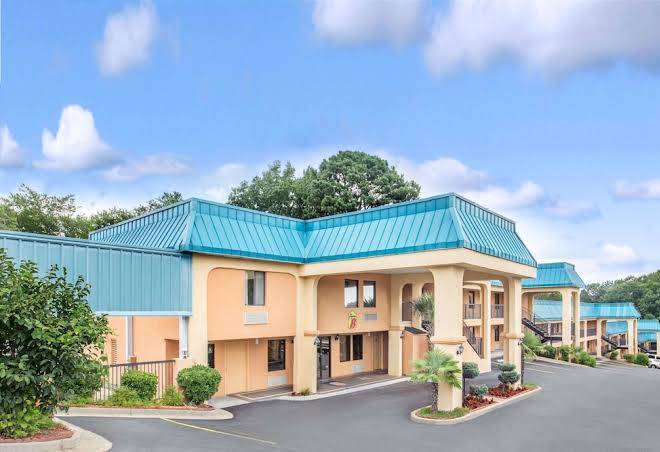 Super 8 by wyndham forest park