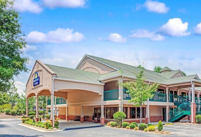 Days inn & suites by wyndham peachtree city