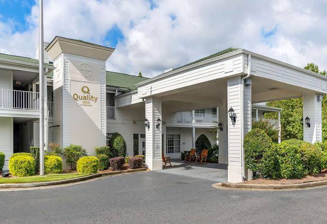 Quality Inn Fayetteville Near Historic Downtown Square Image