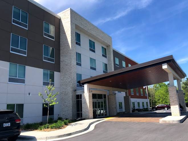 Holiday inn express calhoun south