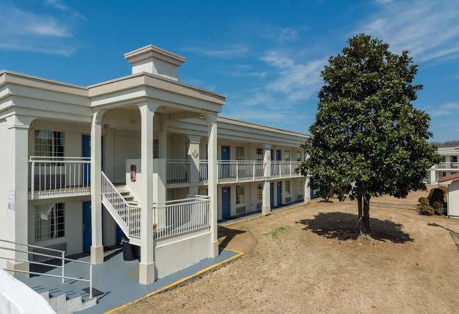 Motel 6 calhoun ga