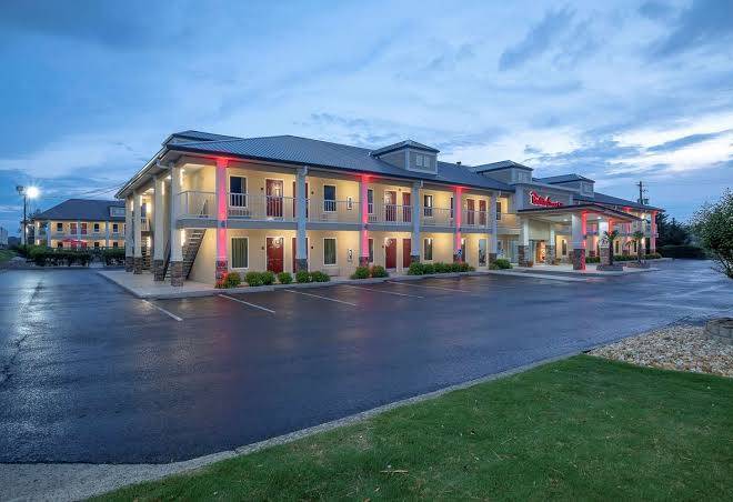 Red roof inn & suites calhoun