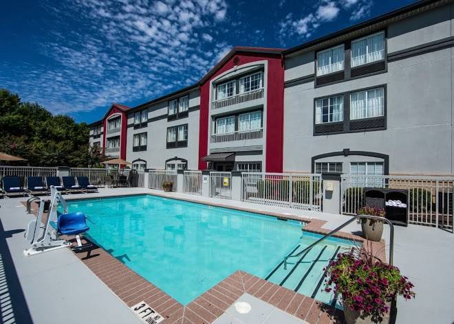 Best Western Plus Duluth Sugarloaf Image