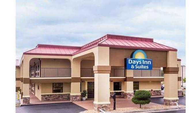 Days inn & suites by wyndham warner robins near robins afb