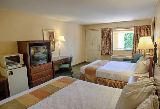 Relax inn perry