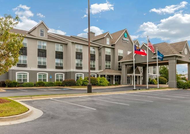 Clarion Pointe Columbus Bradley Park