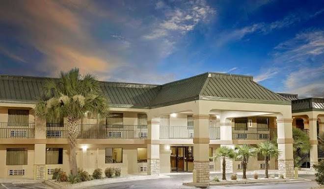 Super 8 by wyndham byron south macon