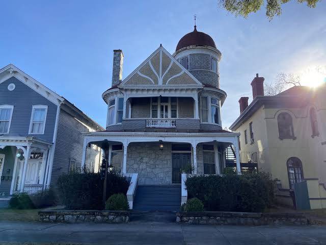 Queen anne inn