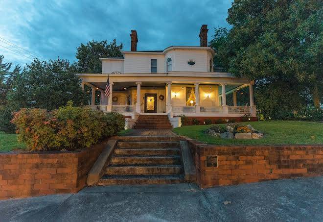 The simmons bond inn bed and breakfast