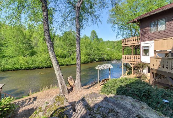 Rivers Edge Condominiums Image