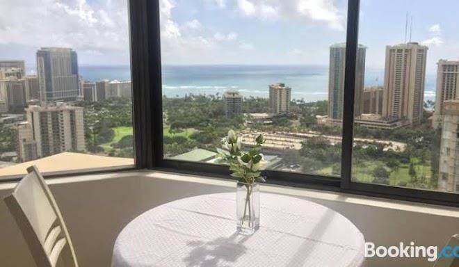 Stunning ocean view 37th floor corner unit