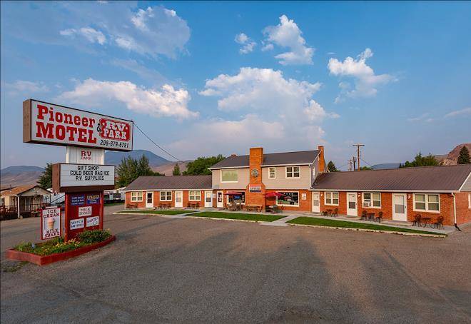 Pioneer motel & rv park