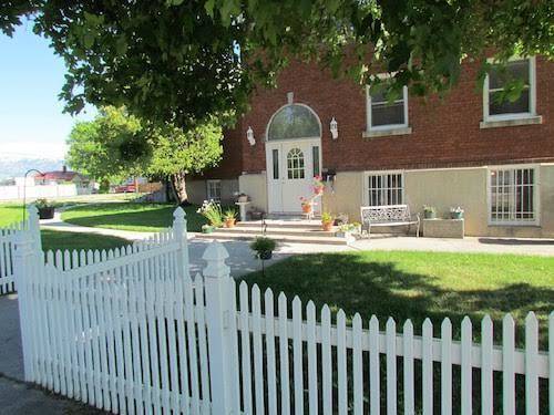 Rocky mountain red brick inn