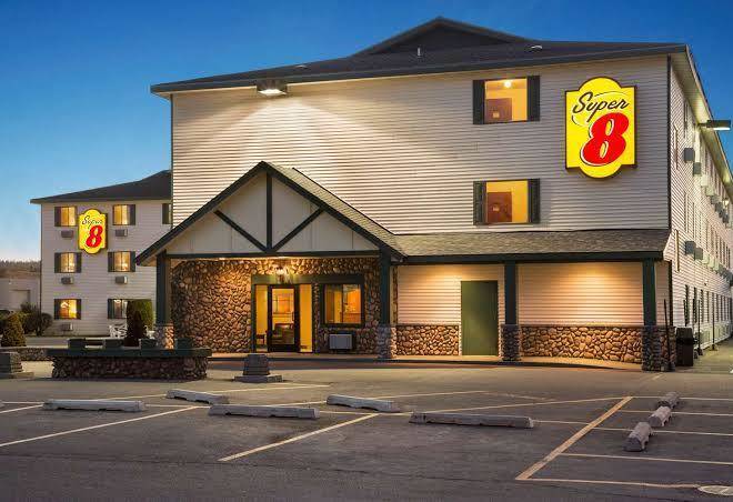 Super 8 By Wyndham Coeur D'alene Image