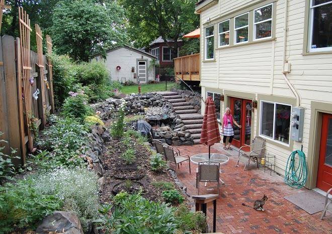Andriette's bed book & bicycle