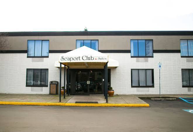 Seaport club & suites