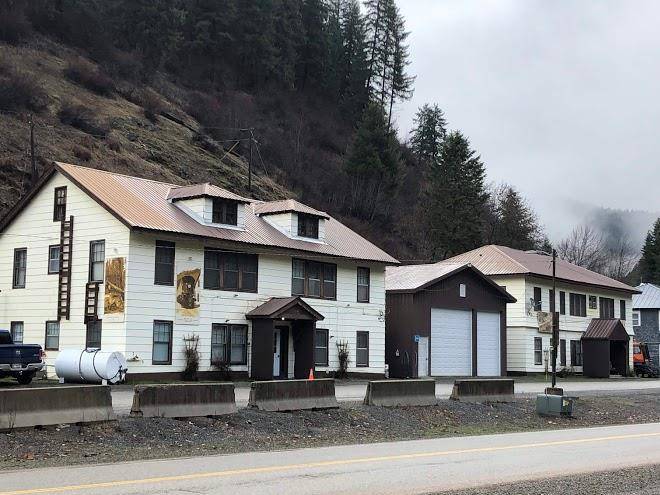 Avery store & motel