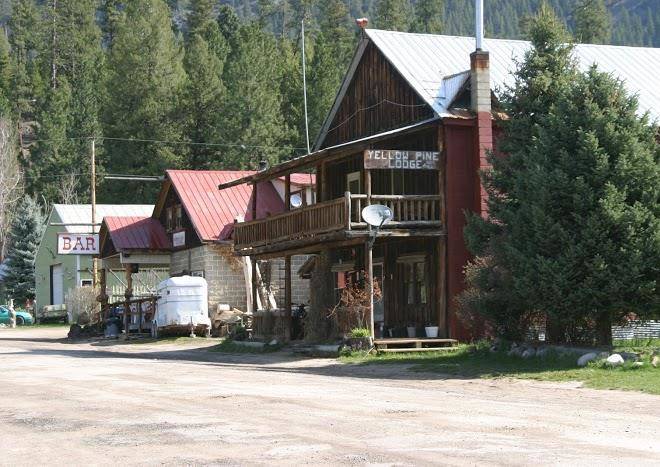 Yellow pine lodge
