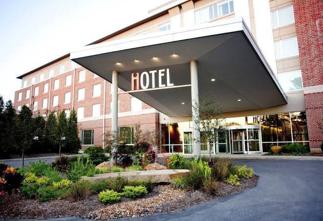 I hotel and conference center