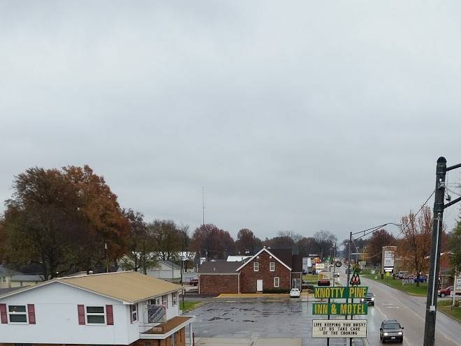 Knotty pine inn & motel