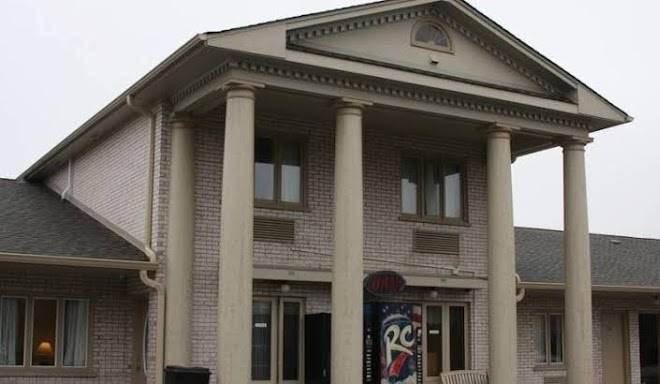 D lux budget inn