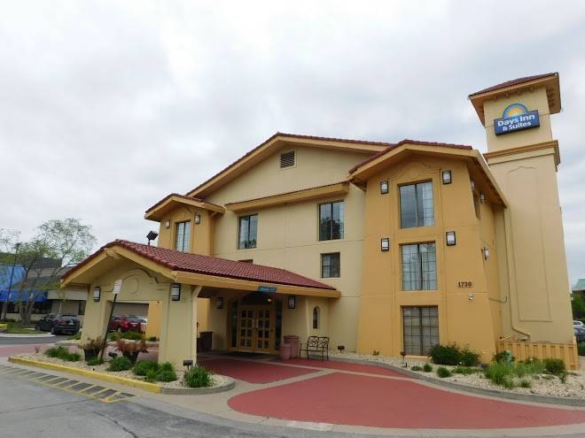 Days inn & suites by wyndham schaumburg