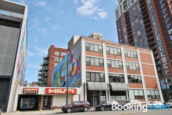 New airy 1br with high ceilings in south loop