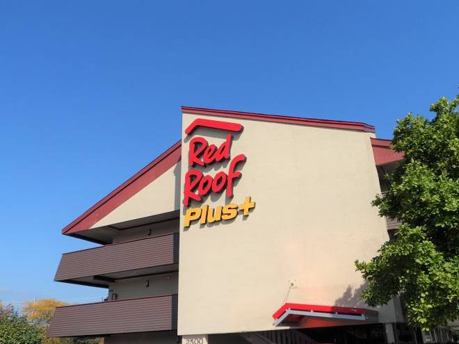 Red roof plus+ chicago hoffman estates