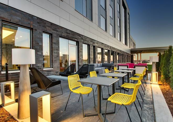 The rose hotel chicago ohare tapestry collection by hilton