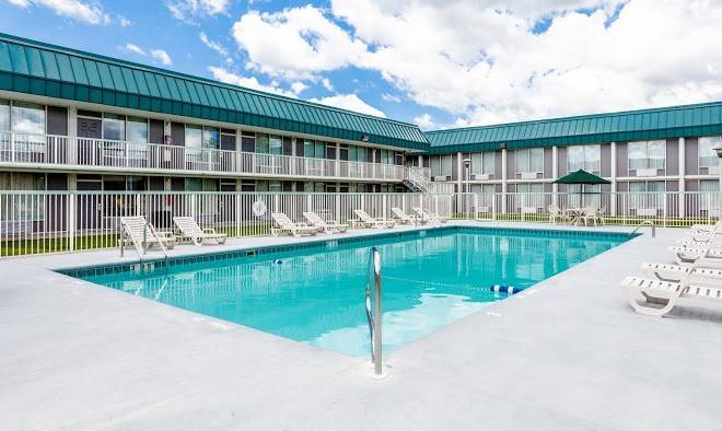 Red roof inn & suites dekalb