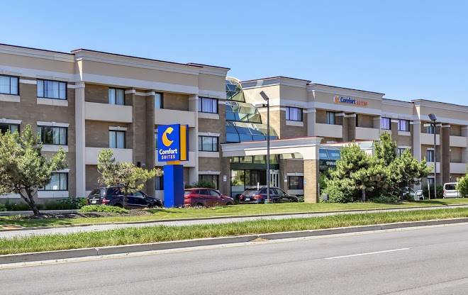 Comfort suites hotels near brookfield zoo