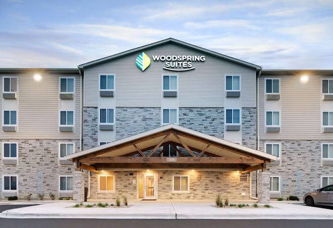 Woodspring suites chicago carol stream