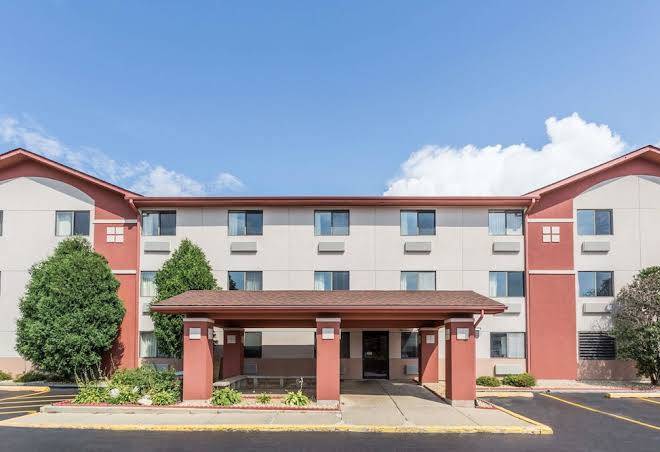 Super 8 by wyndham st charles