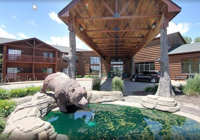 Grand bear resort at starved rock