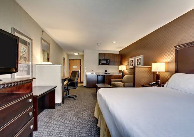 Holiday inn express & suites peru lasalle area