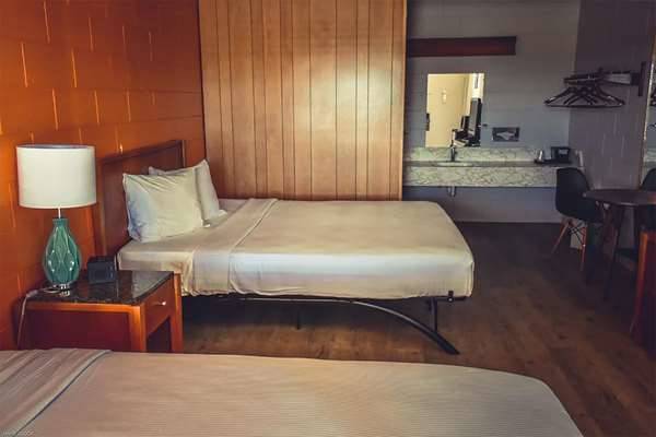Starved rock motor inn travelodge by wyndham
