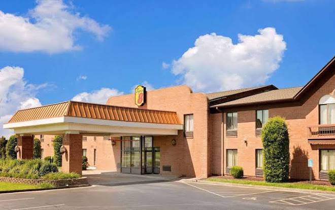 Super 8 by wyndham metropolis
