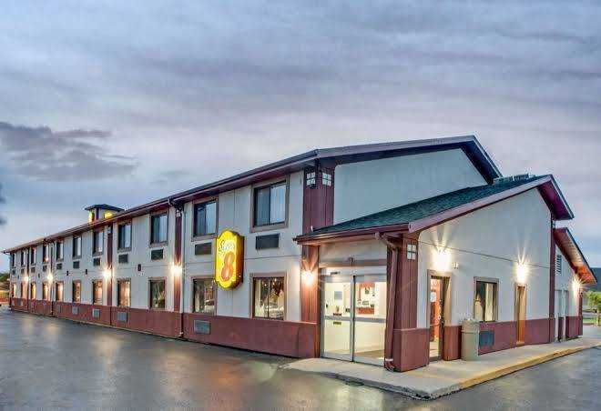 Super 8 by wyndham crystal lake